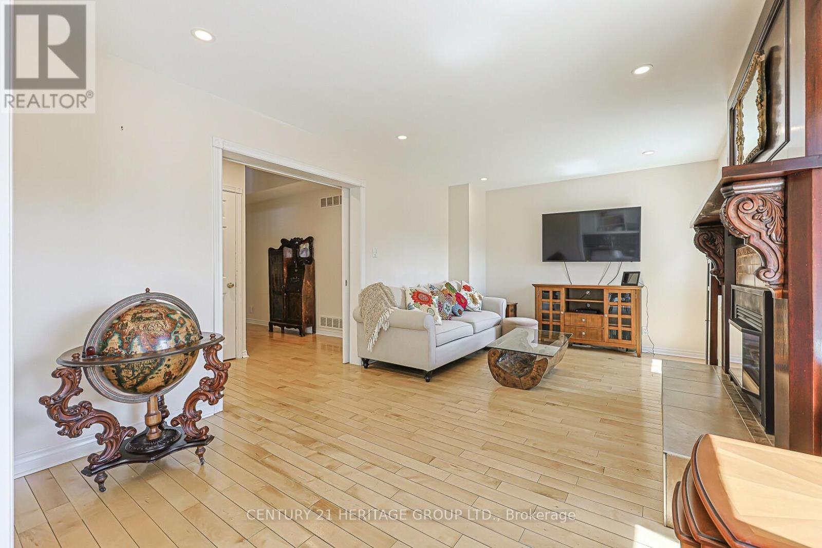 12 GRES COURT - 9