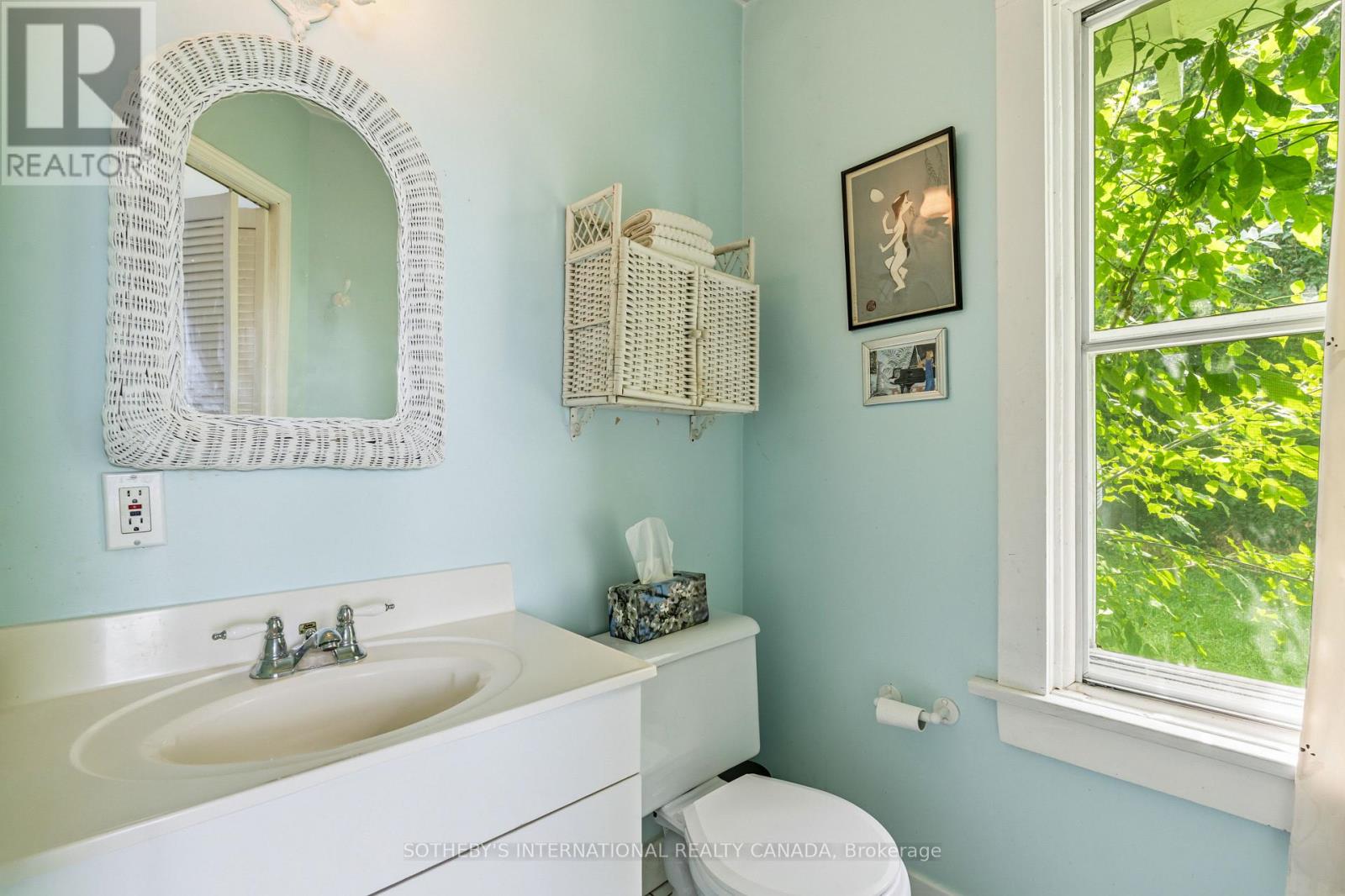 104 HEDGE ROAD - 22