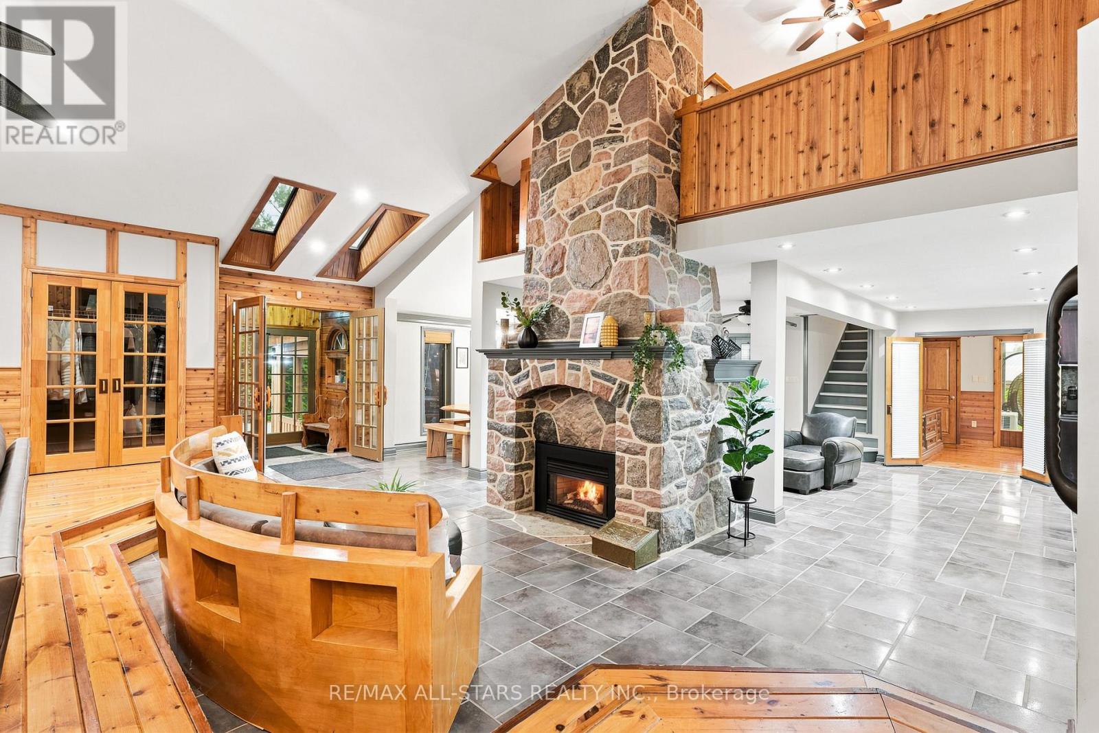 664 LAKE DRIVE N - 13