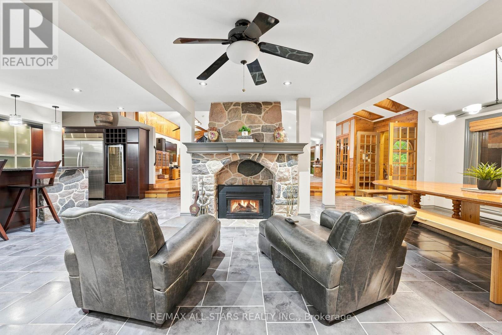 664 LAKE DRIVE N - 16