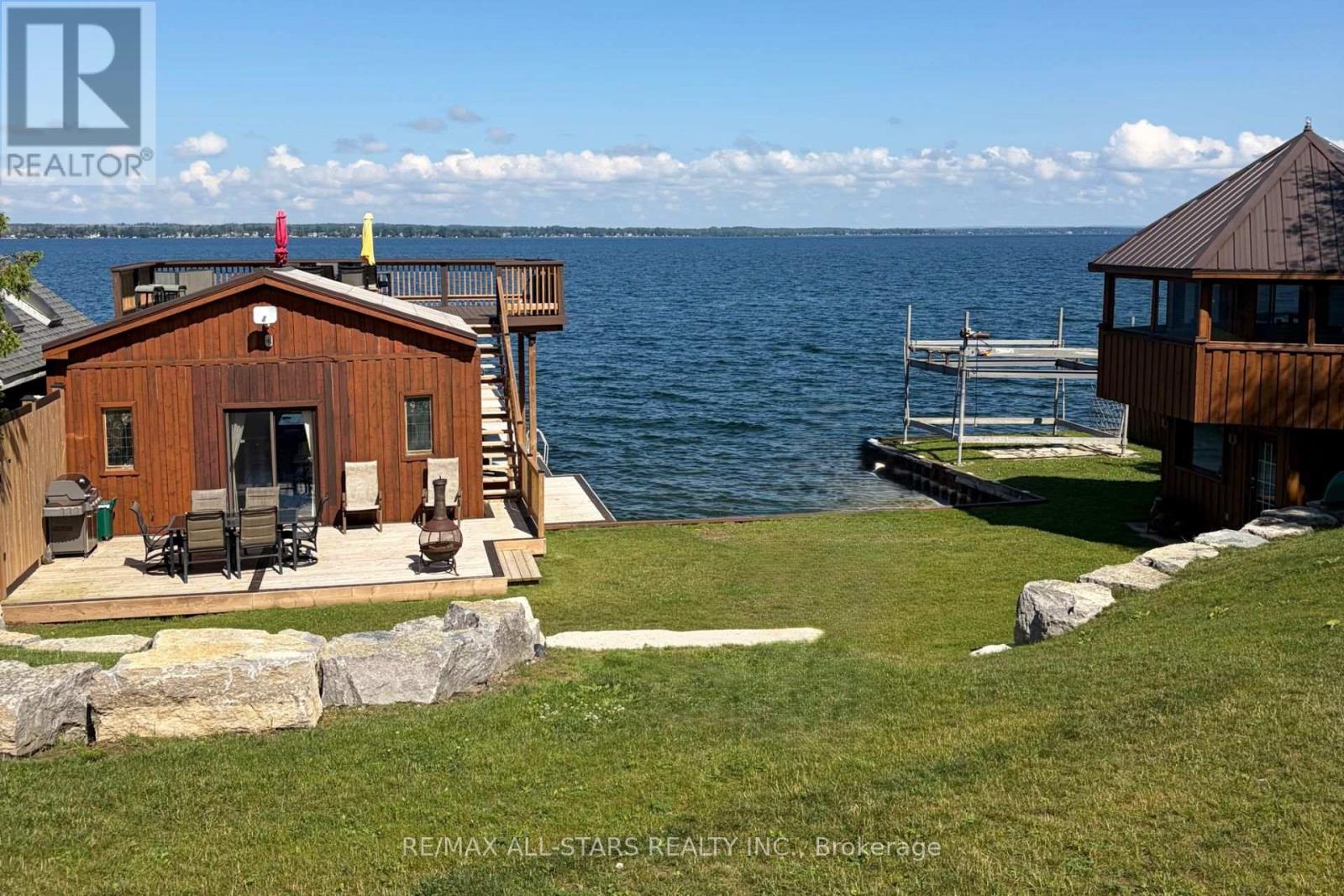 664 LAKE DRIVE N - 5