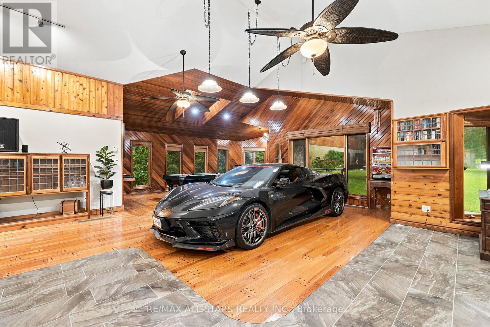 664 LAKE DRIVE N - 8