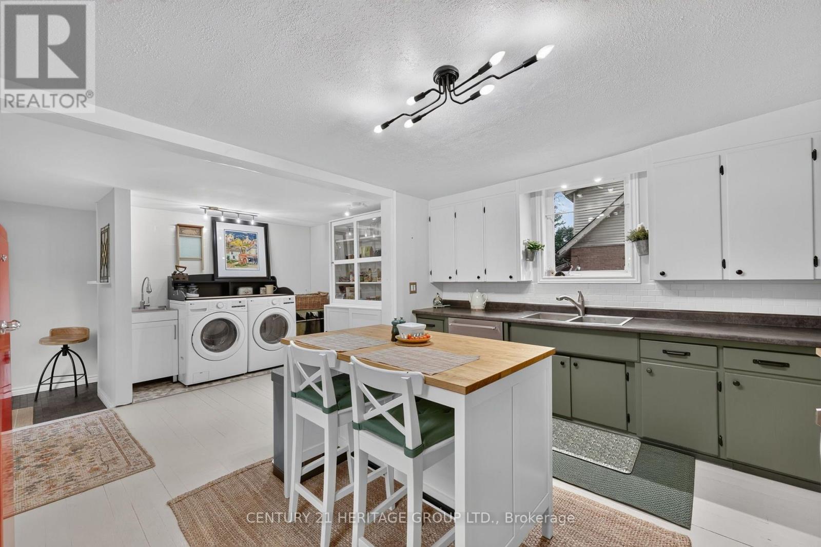 62 QUEEN STREET N - 14