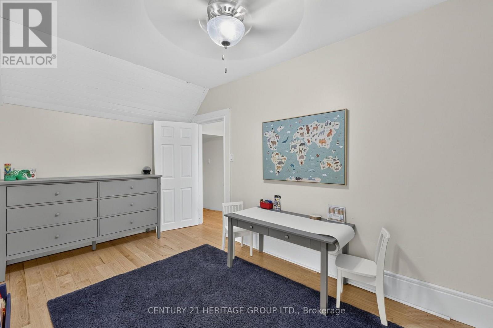 62 QUEEN STREET N - 32