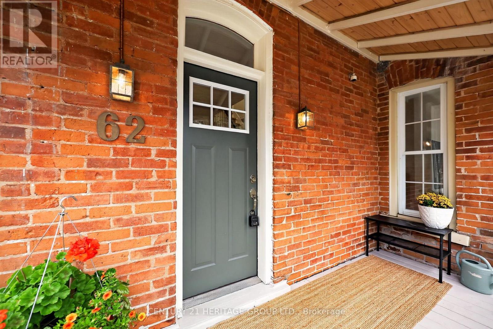 62 QUEEN STREET N - 4