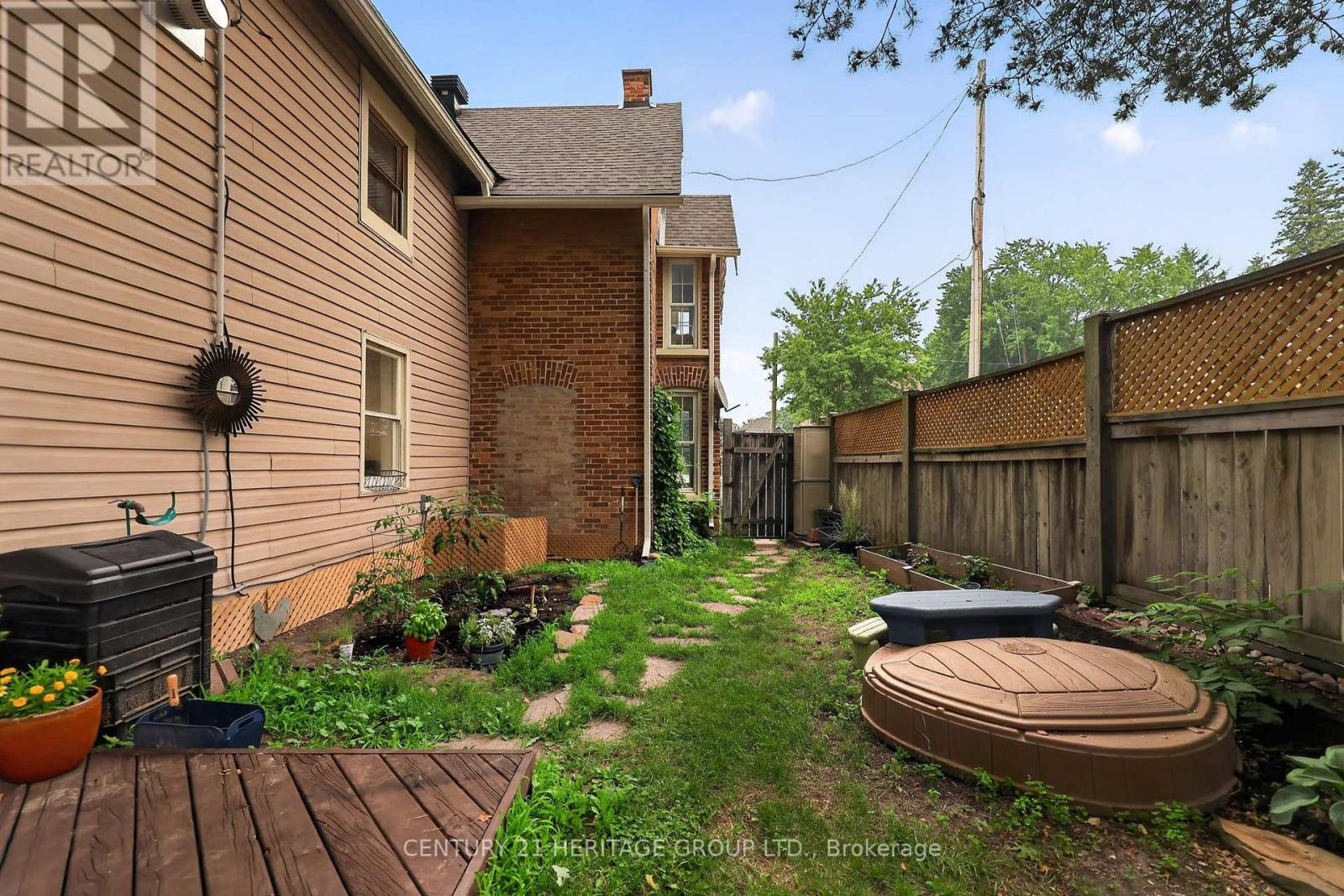62 QUEEN STREET N - 45