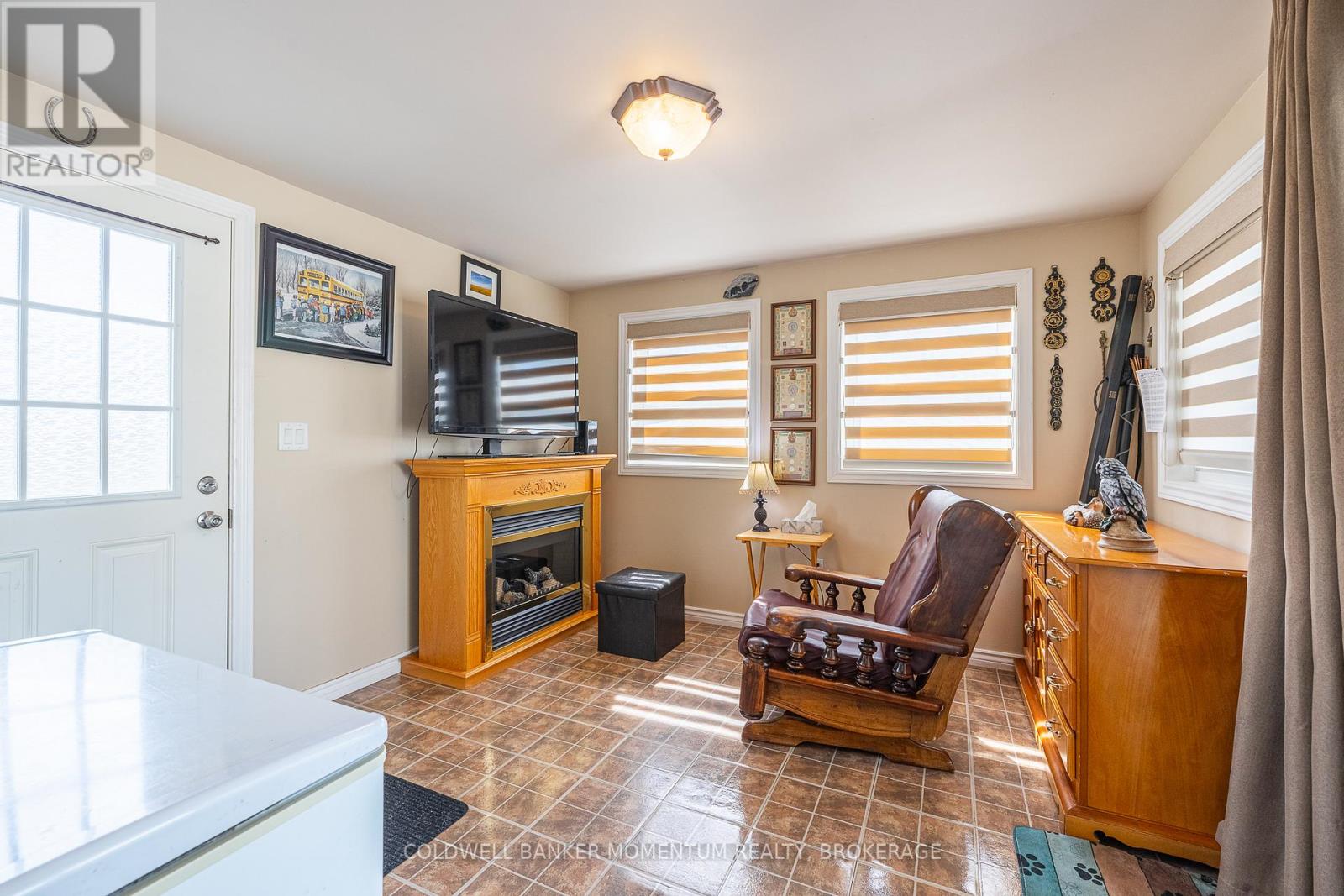 #202 3033 TOWNLINE ROAD - 19