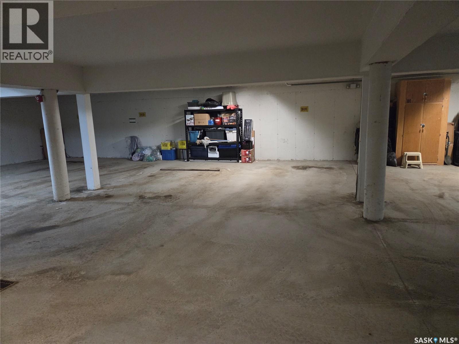 #201 806 100A STREET - Image 17
