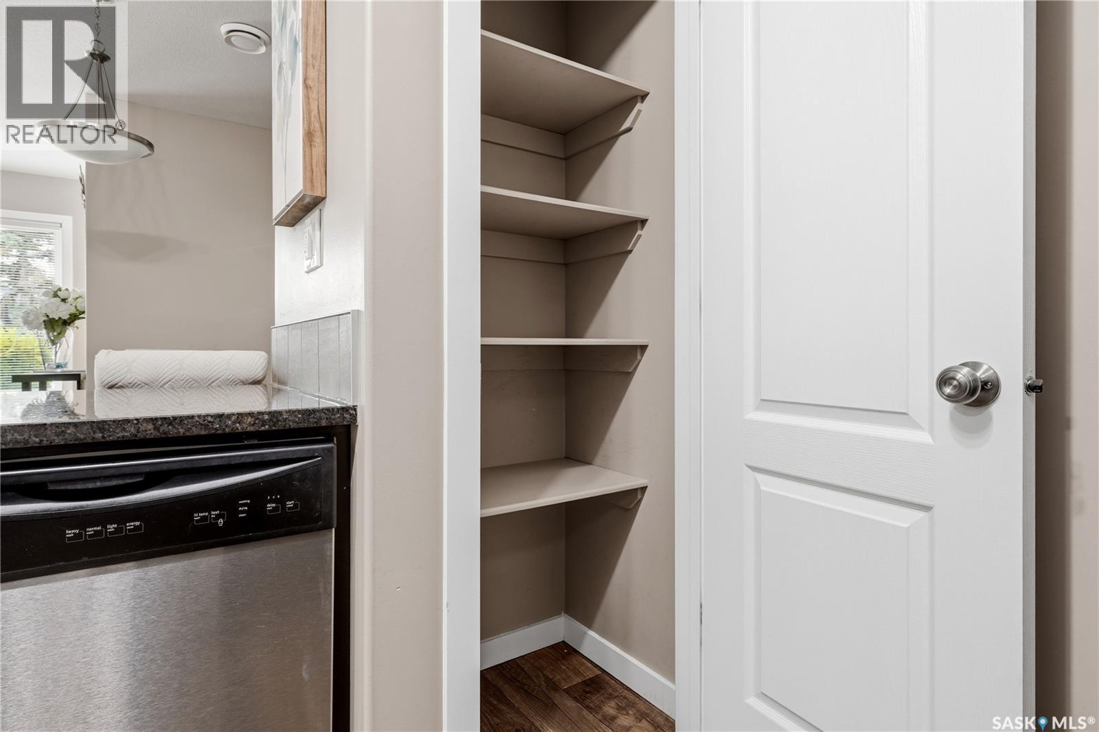 #1237 Grey STREET - 10