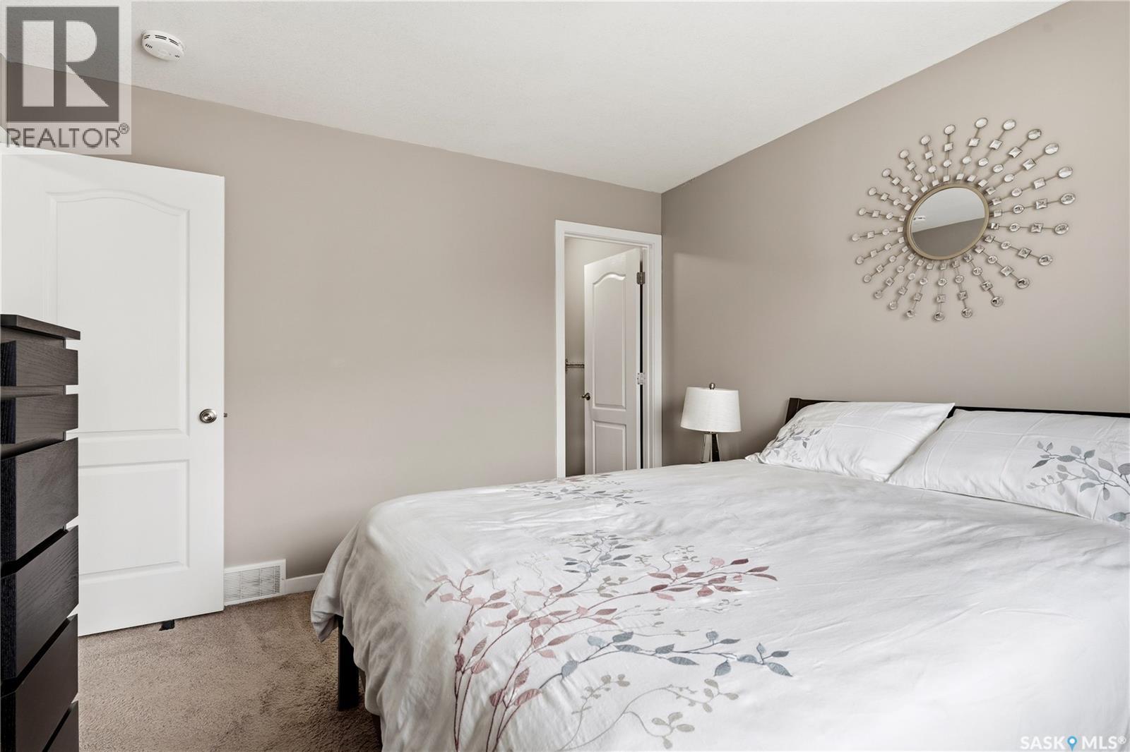 #1237 Grey STREET - 23