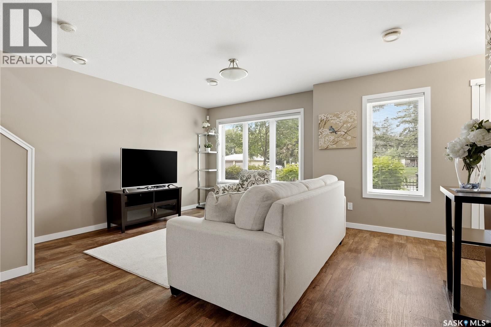 #1237 Grey STREET - 3