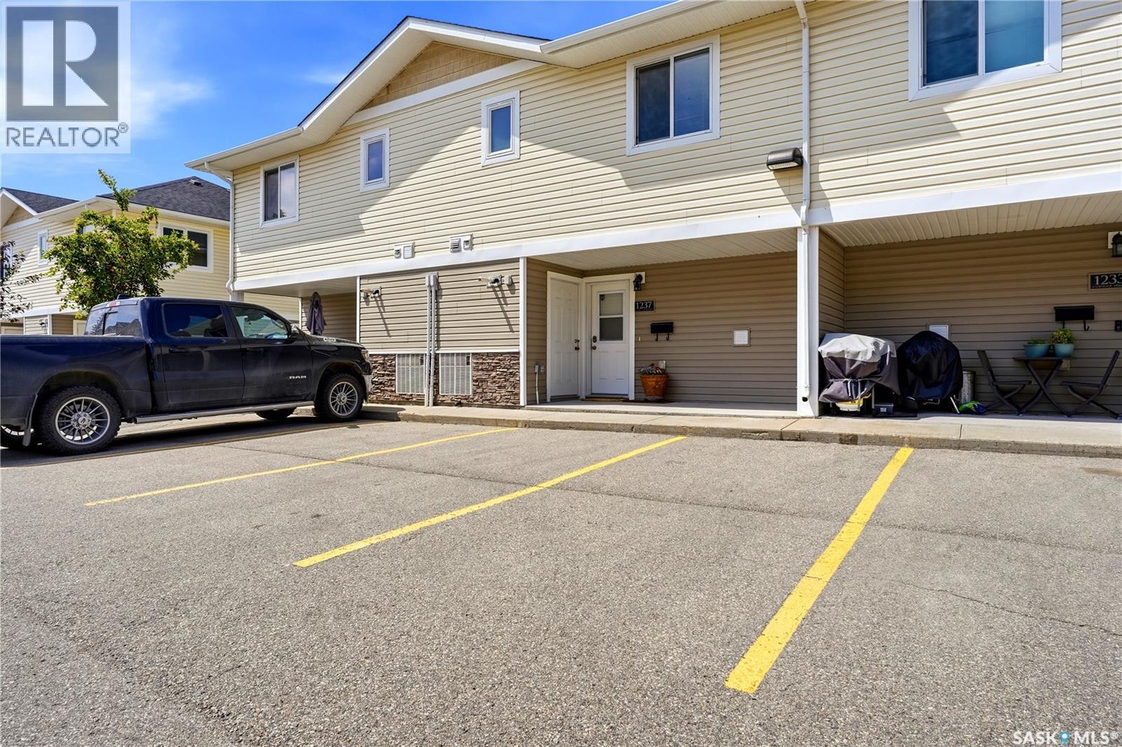 #1237 Grey STREET - 34