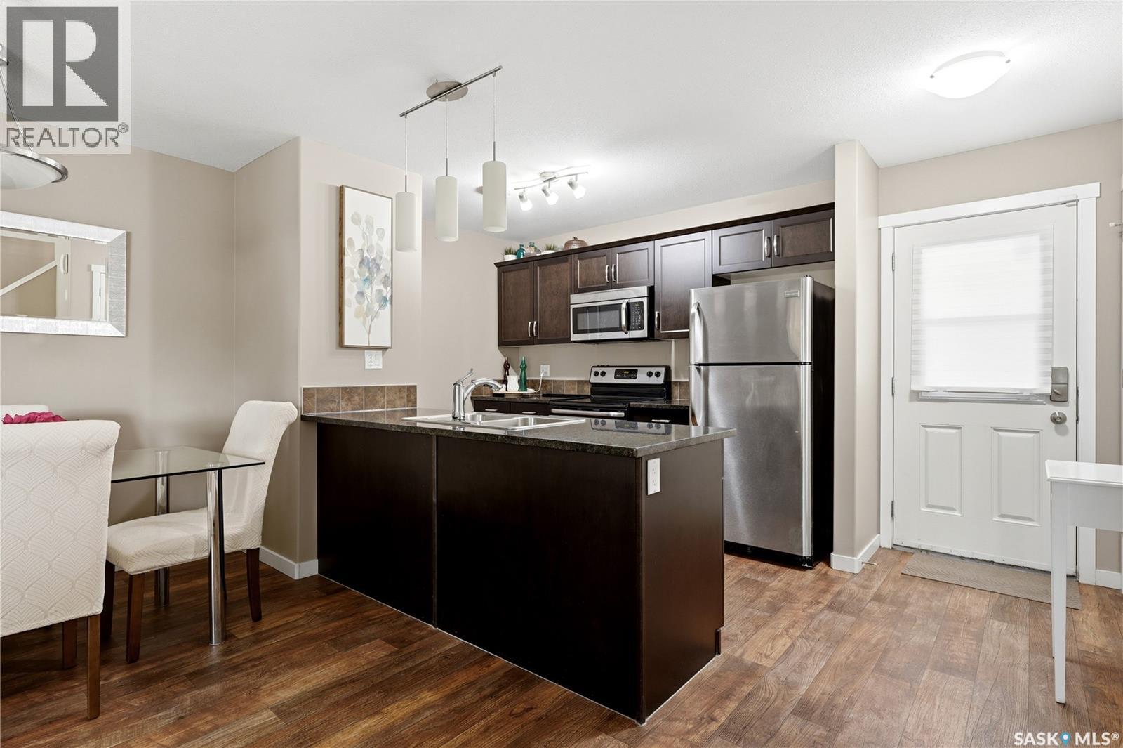 #1237 Grey STREET - Image 6