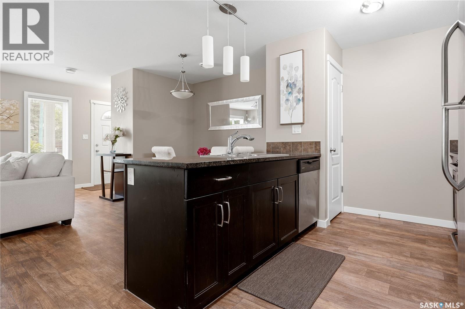 #1237 Grey STREET - Image 8