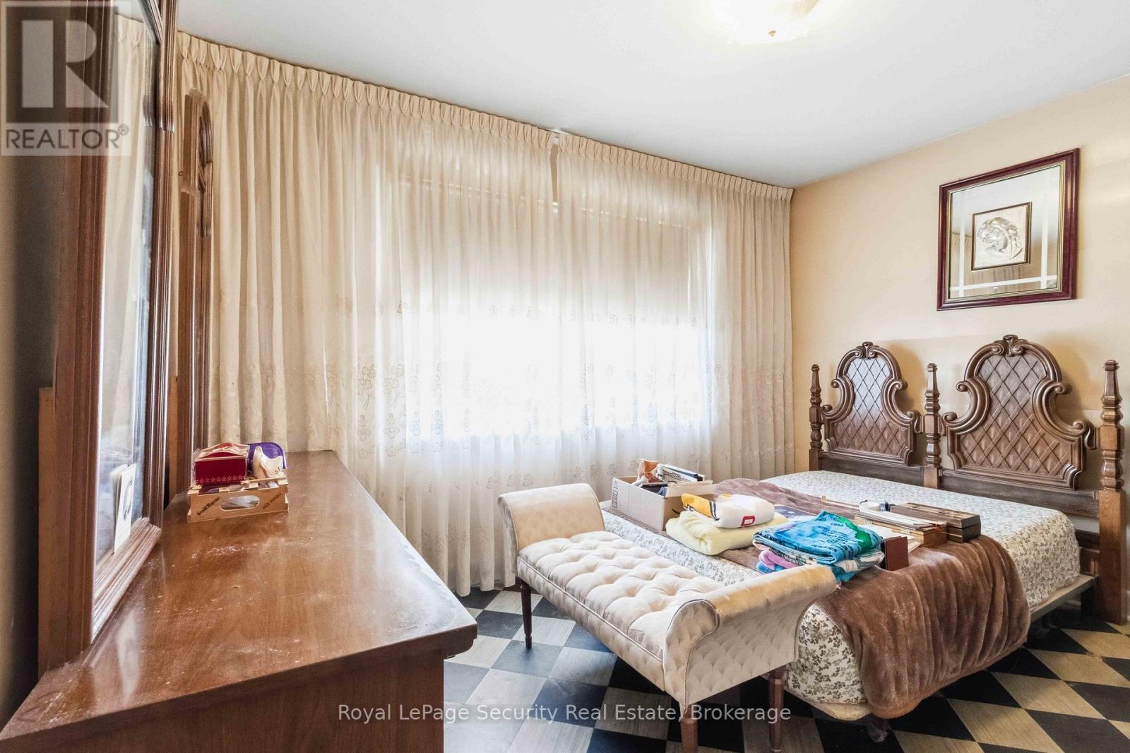 73 ST ANDREWS BOULEVARD - 7