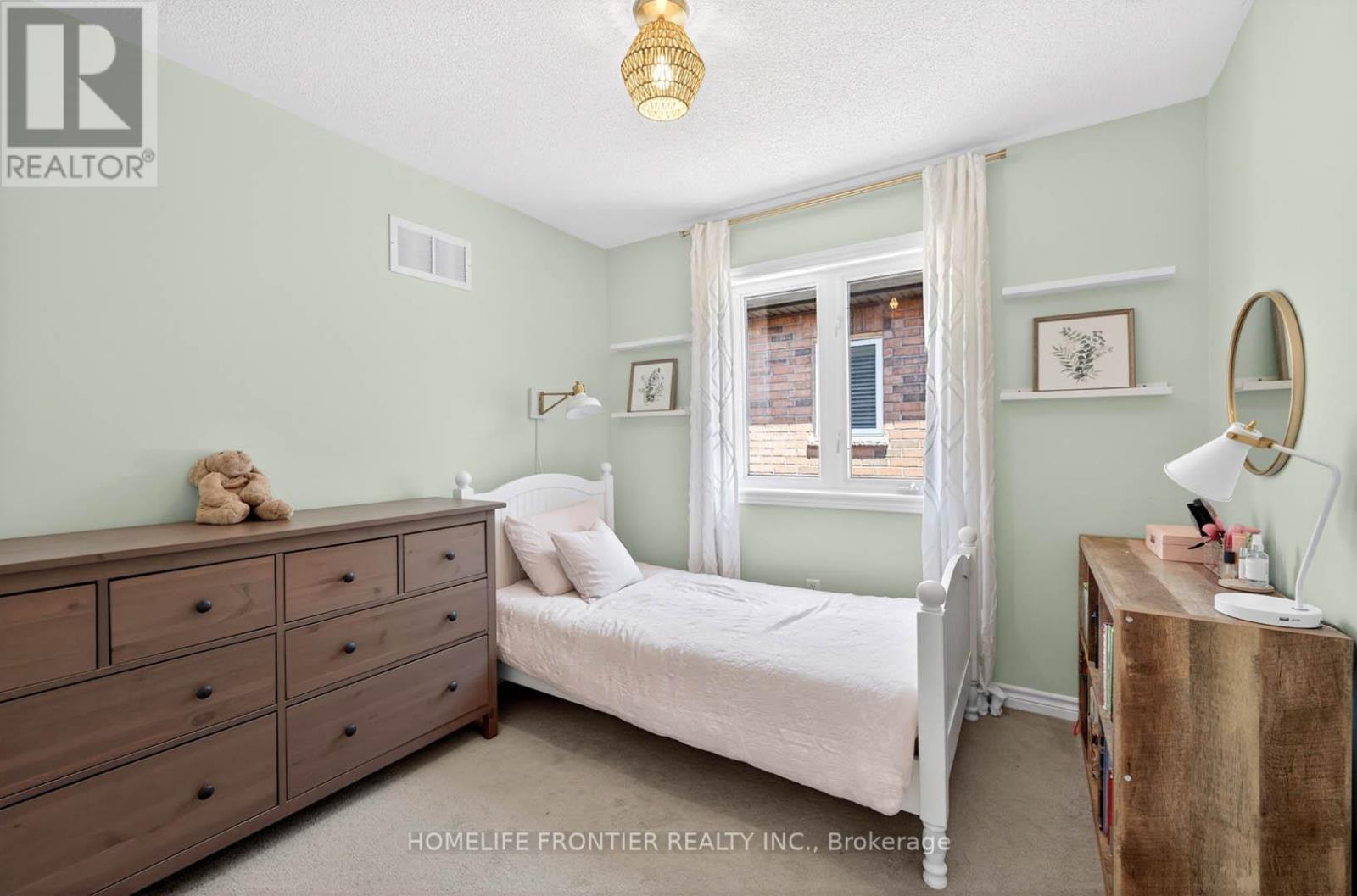 38 TEMPLETON COURT - 22
