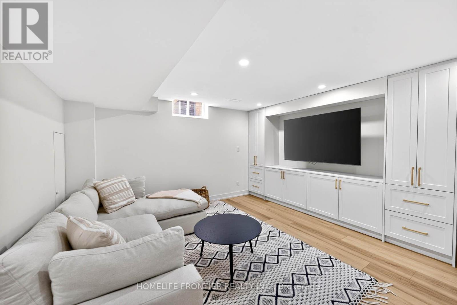 38 TEMPLETON COURT - 28