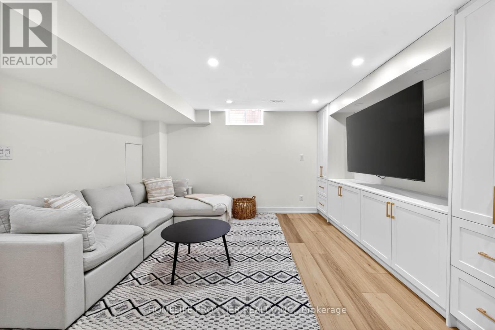 38 TEMPLETON COURT - 29