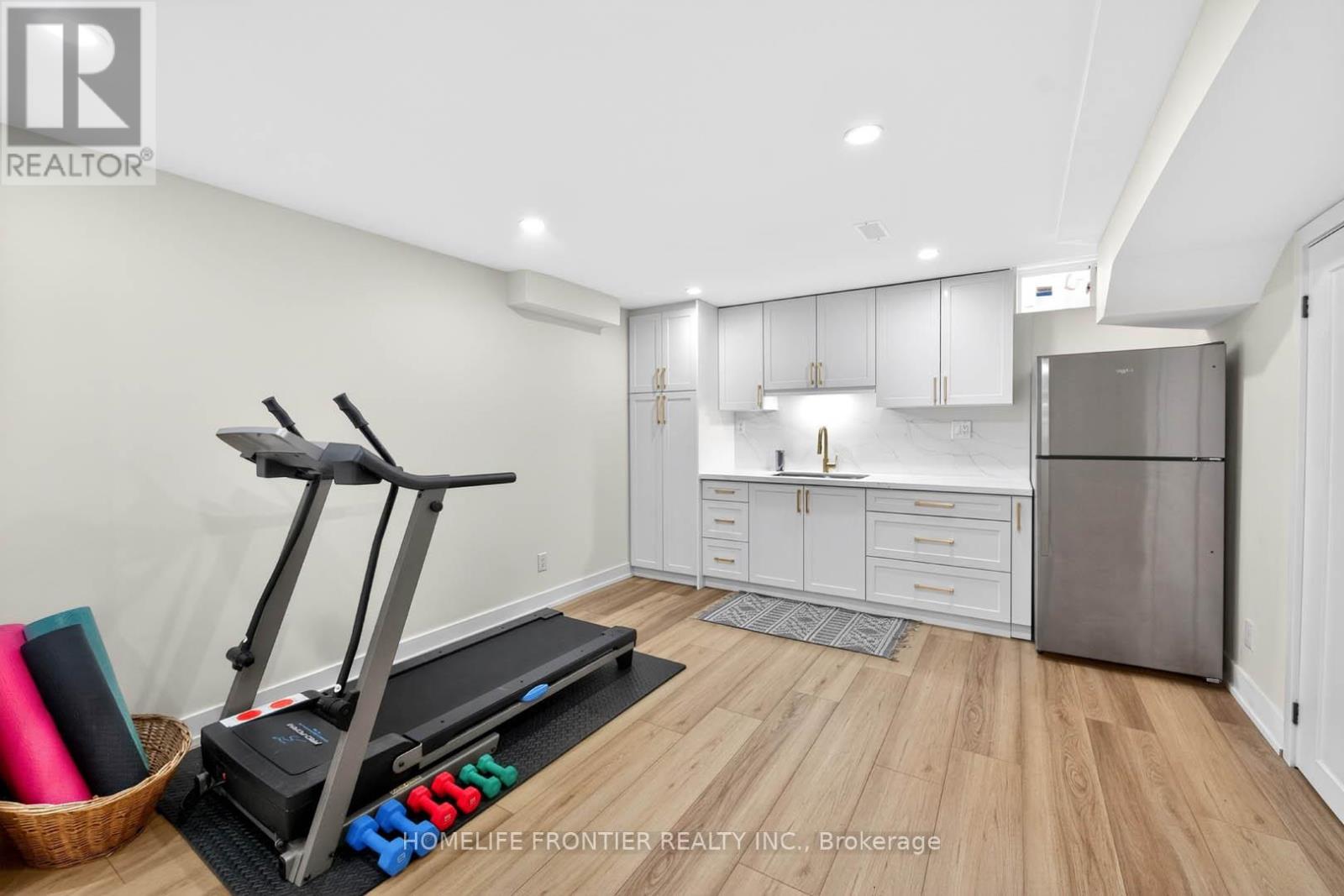 38 TEMPLETON COURT - 31