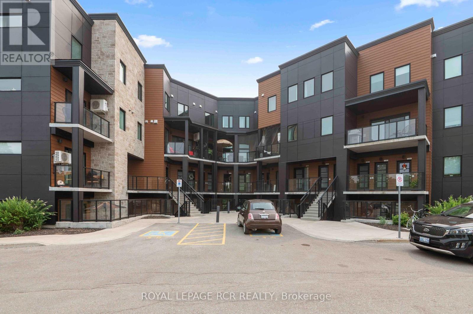 #102 17 CENTRE STREET - Image 3