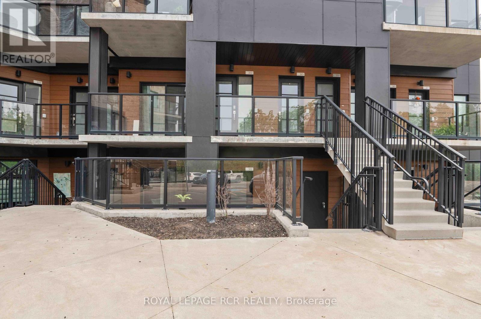 #102 17 CENTRE STREET - Image 4