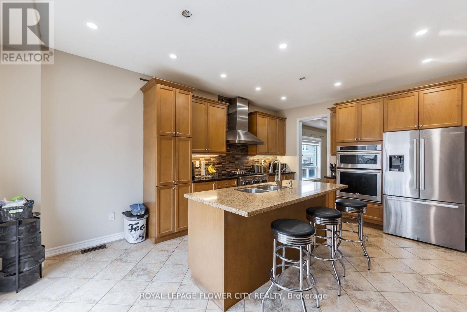 889 O' REILLY CRESCENT - 14