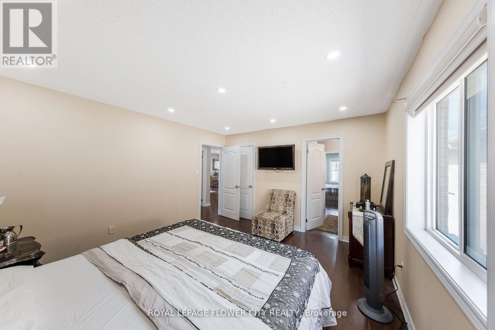 889 O' REILLY CRESCENT - 27