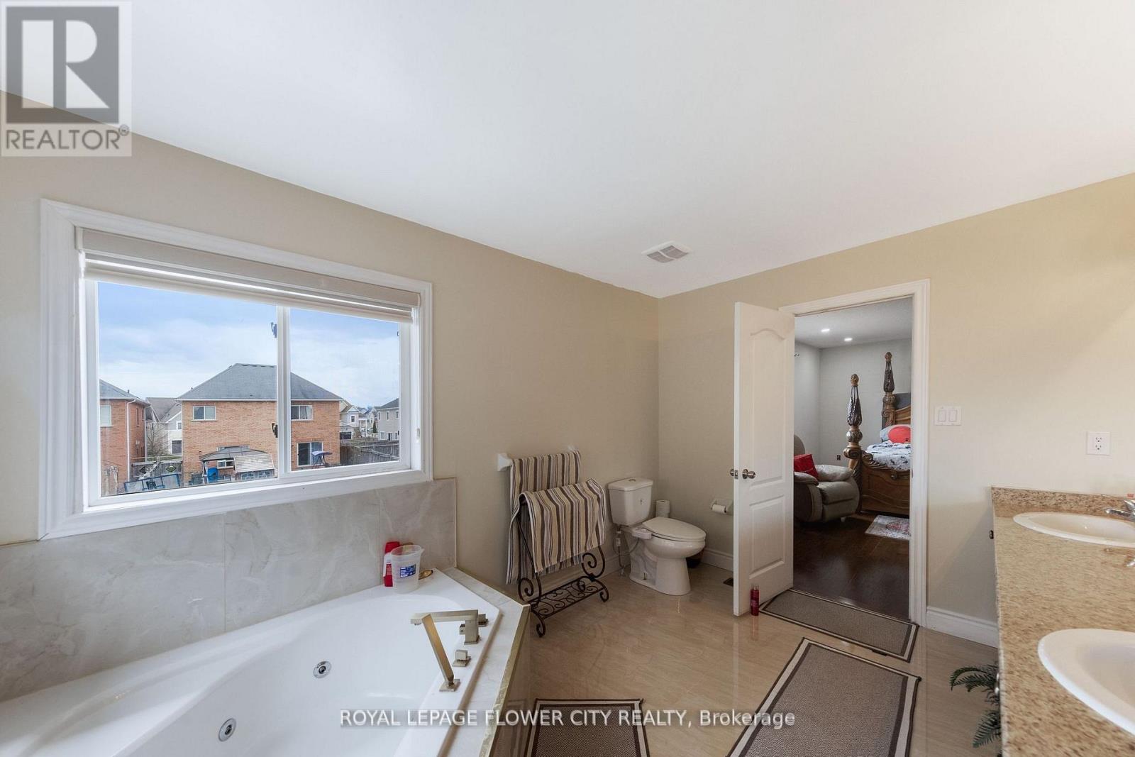 889 O' REILLY CRESCENT - 36