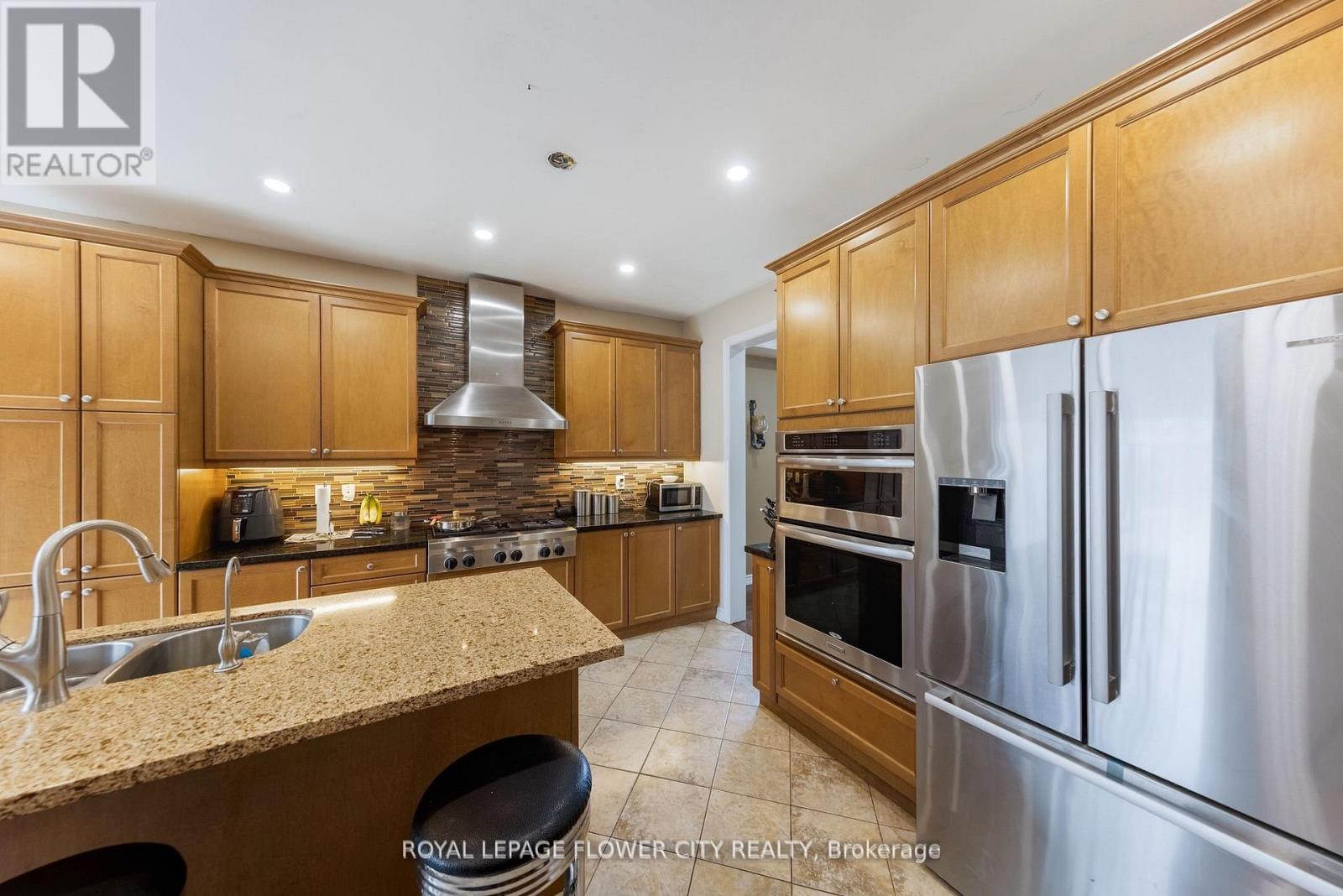 889 O' REILLY CRESCENT - 15