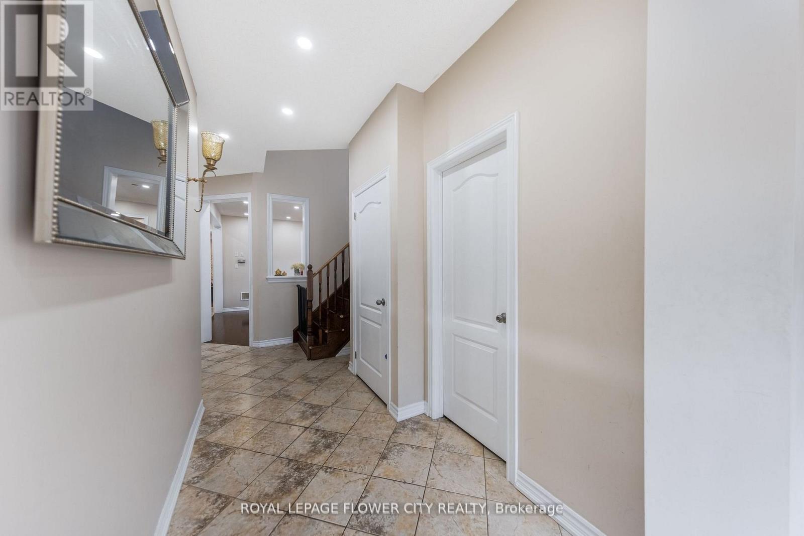 889 O' REILLY CRESCENT - 4