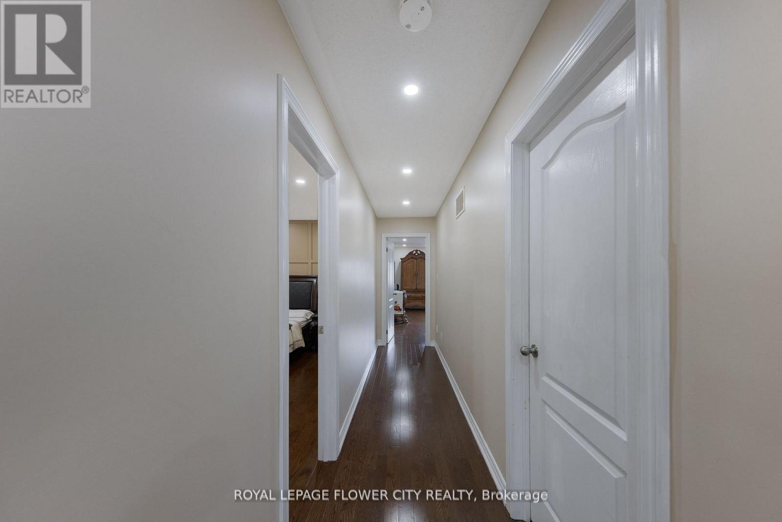 889 O' REILLY CRESCENT - 31