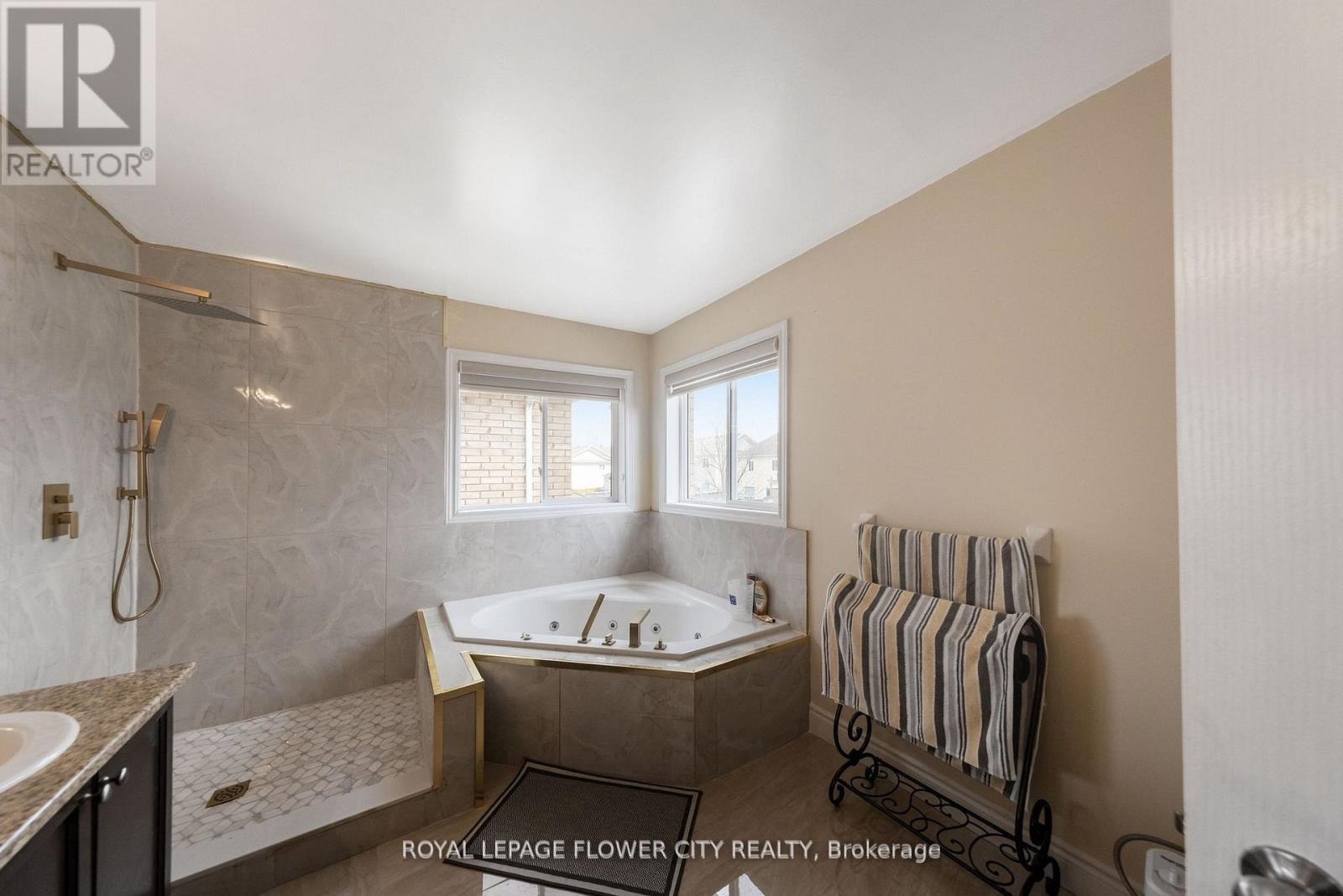 889 O' REILLY CRESCENT - 35