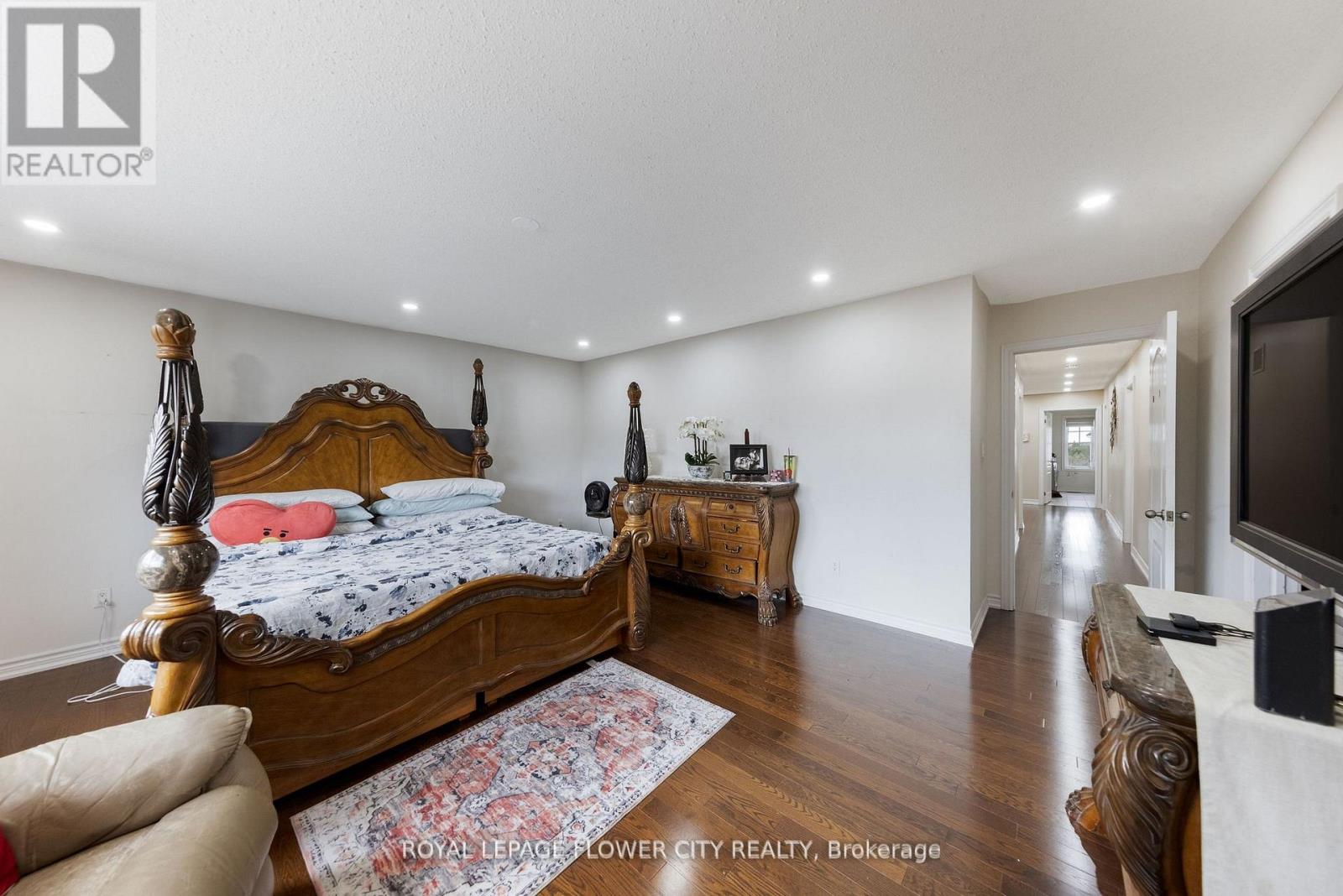 889 O' REILLY CRESCENT - 33