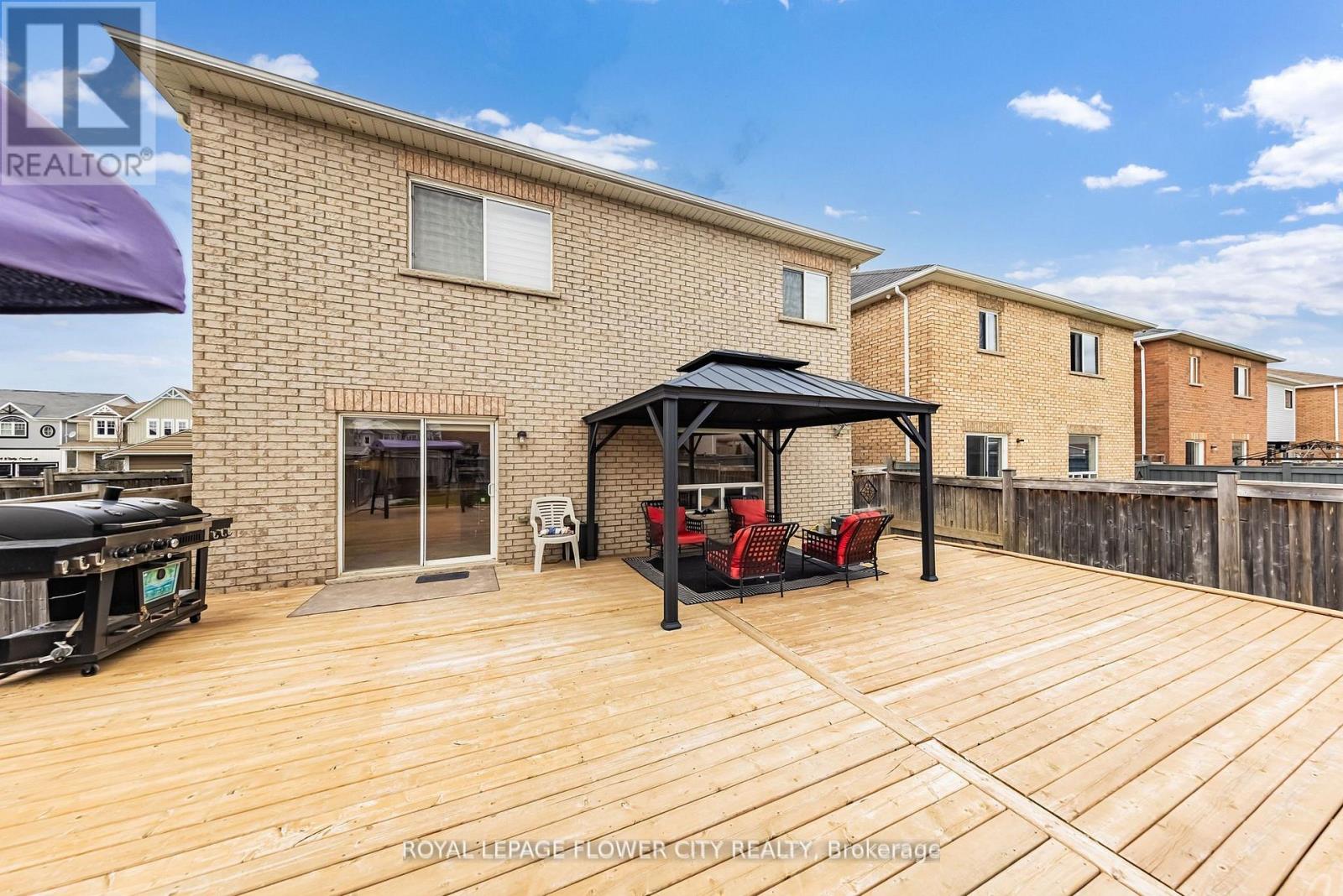 889 O' REILLY CRESCENT - 40