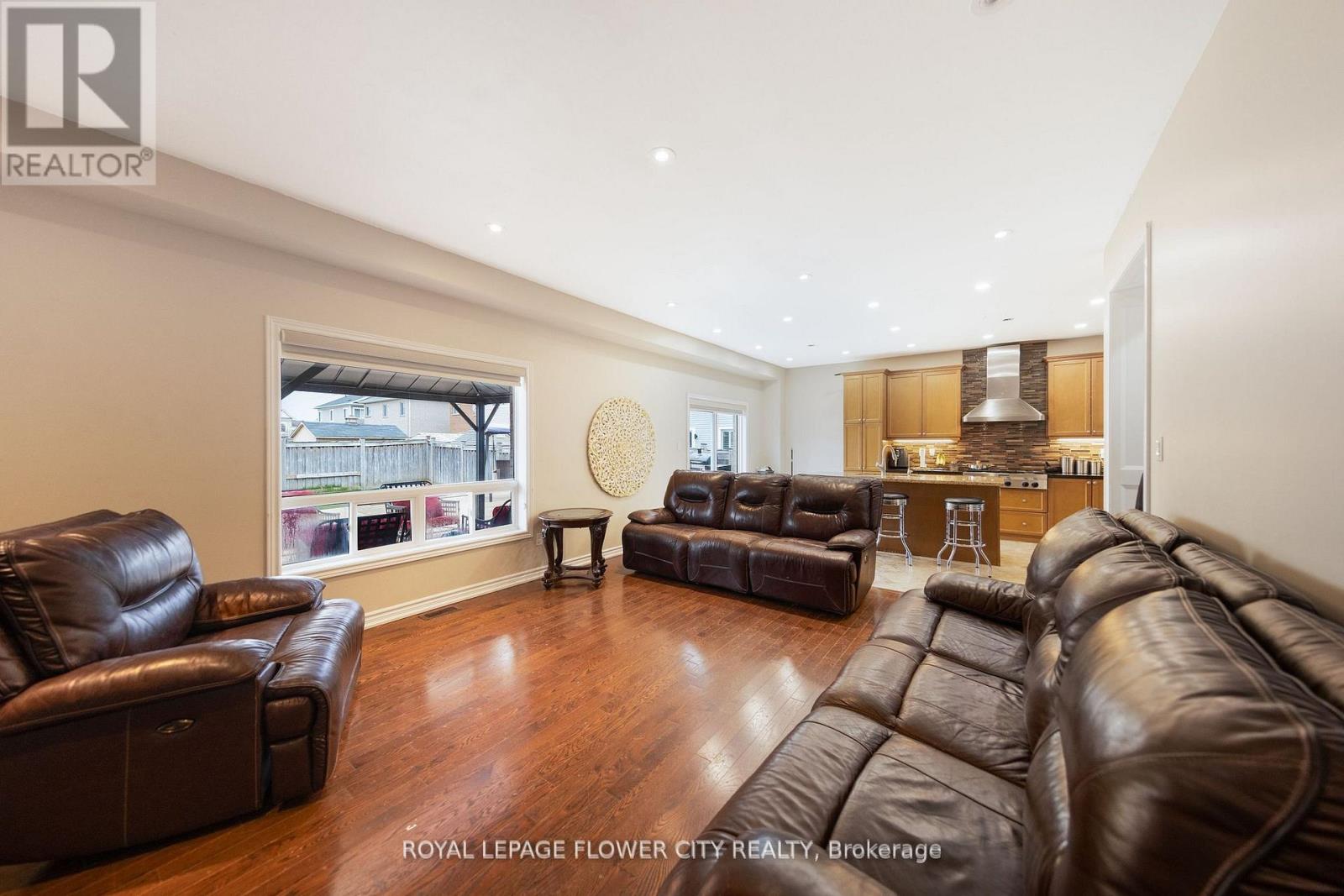 889 O' REILLY CRESCENT - 11