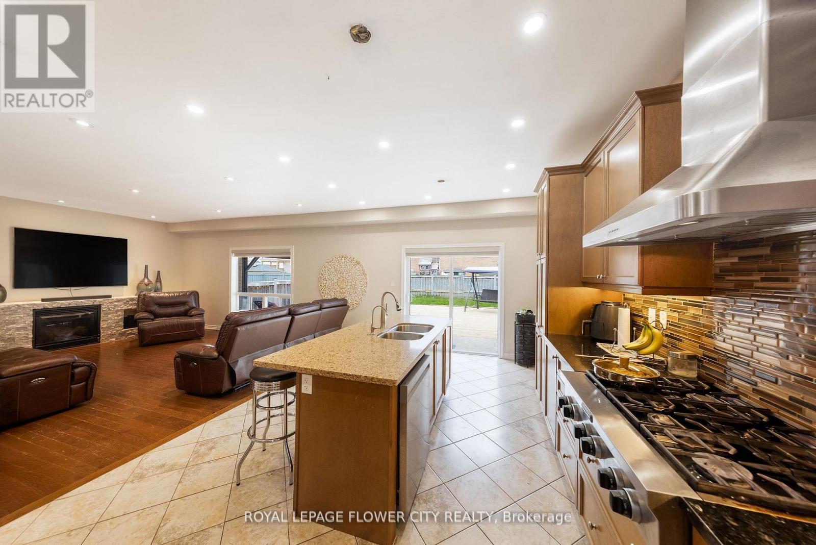 889 O' REILLY CRESCENT - 13