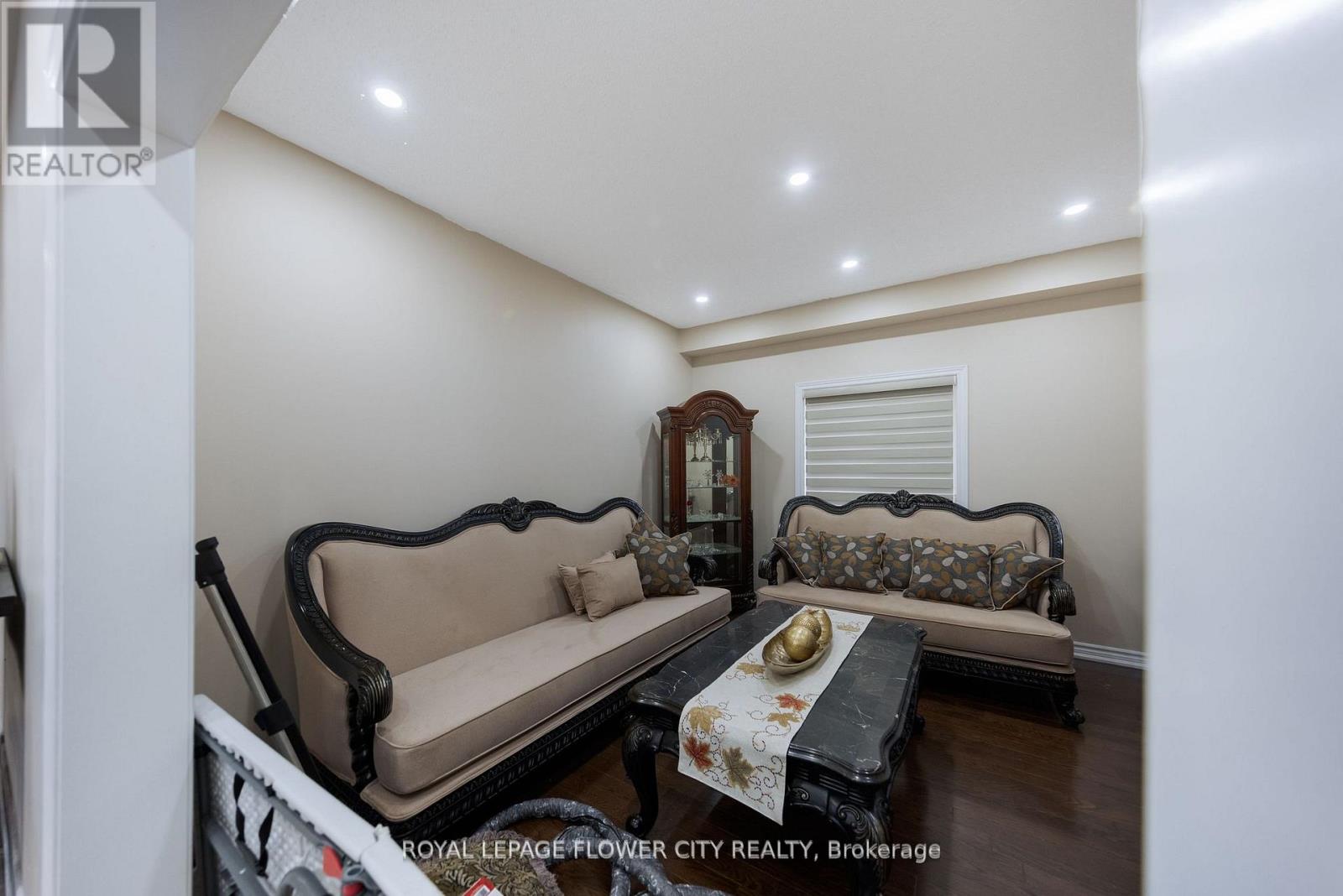 889 O' REILLY CRESCENT - 8