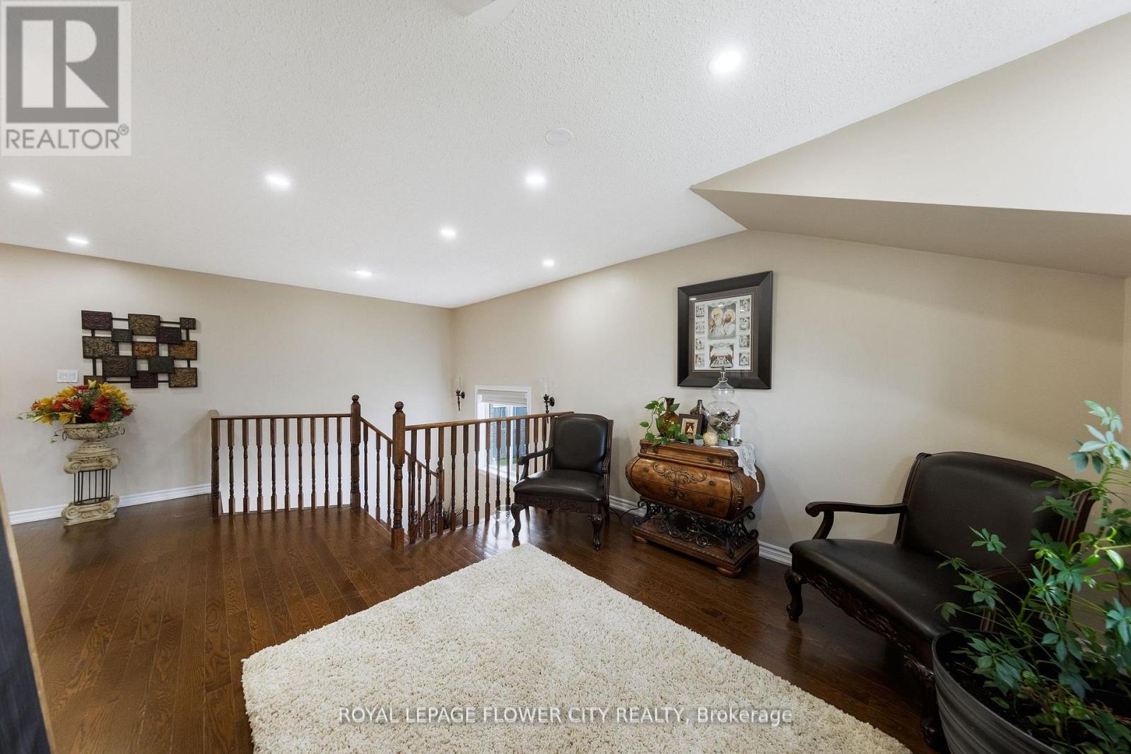 889 O' REILLY CRESCENT - 21