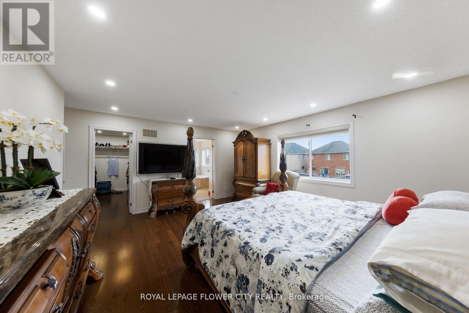 889 O' REILLY CRESCENT - 34