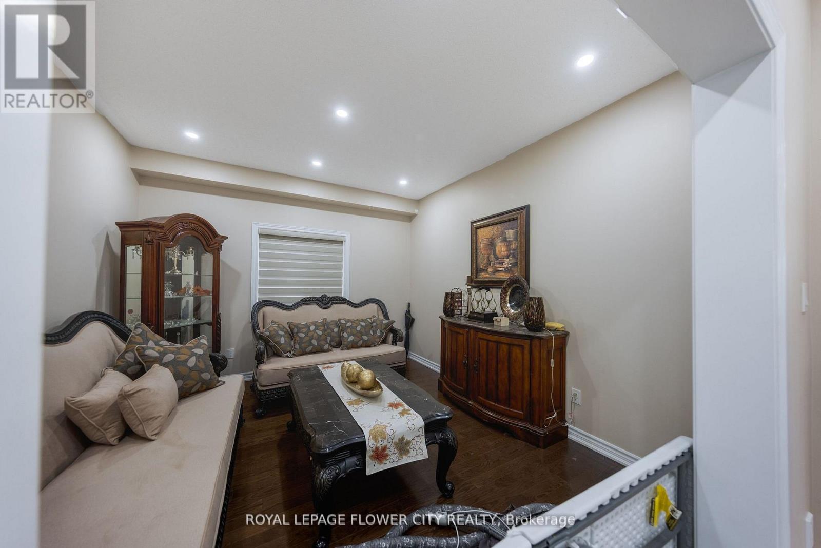 889 O' REILLY CRESCENT - 7