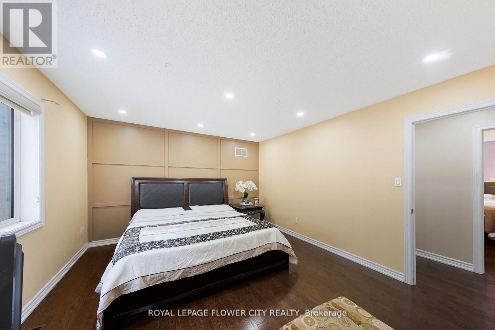 889 O' REILLY CRESCENT - 26