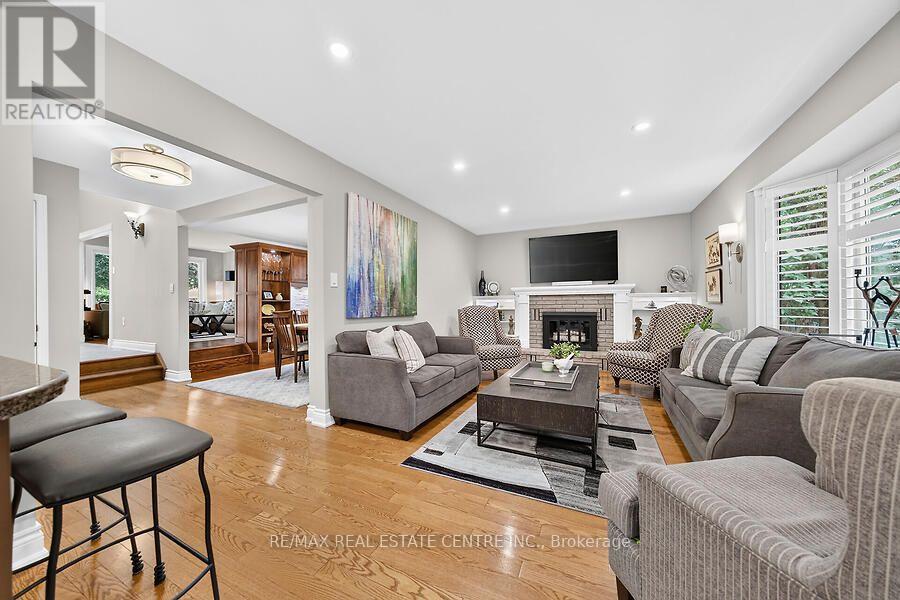 30 CARRIAGEGATE DRIVE - 13