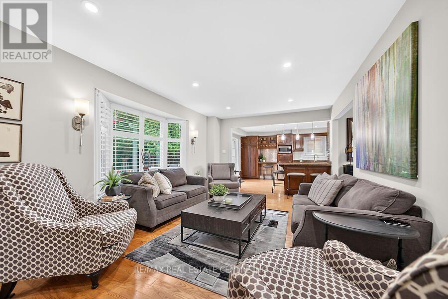 30 CARRIAGEGATE DRIVE - 14