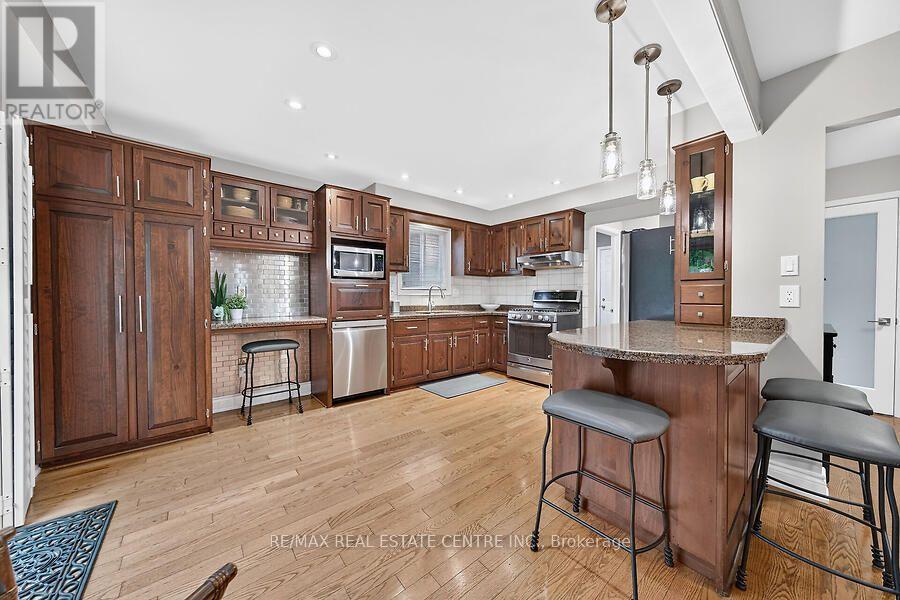 30 CARRIAGEGATE DRIVE - 16