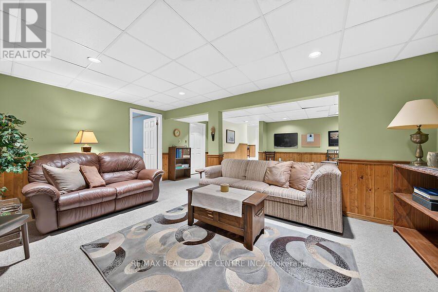30 CARRIAGEGATE DRIVE - 27