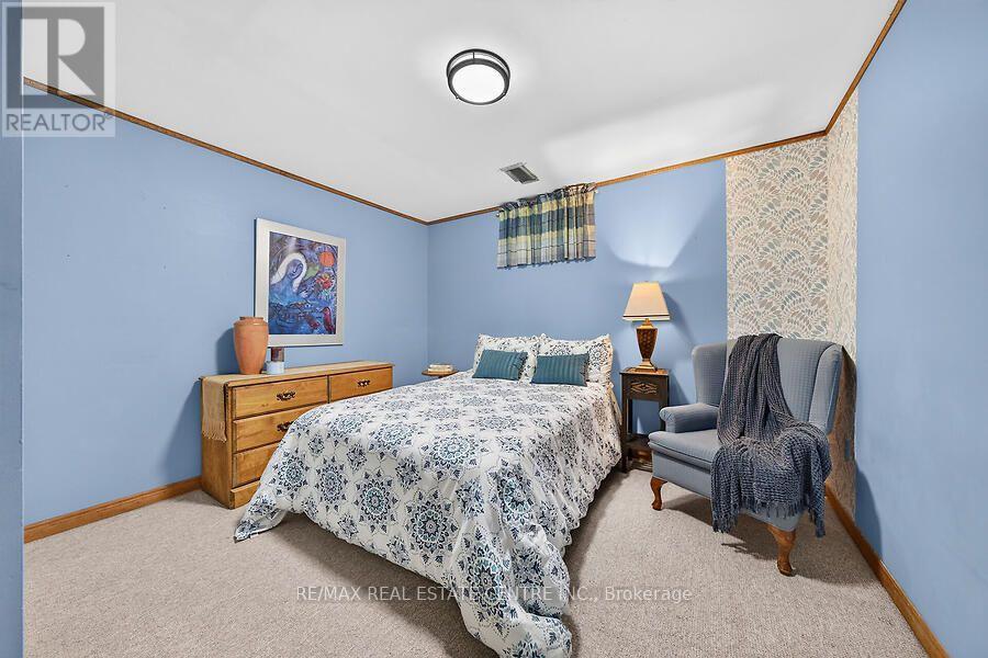 30 CARRIAGEGATE DRIVE - 28