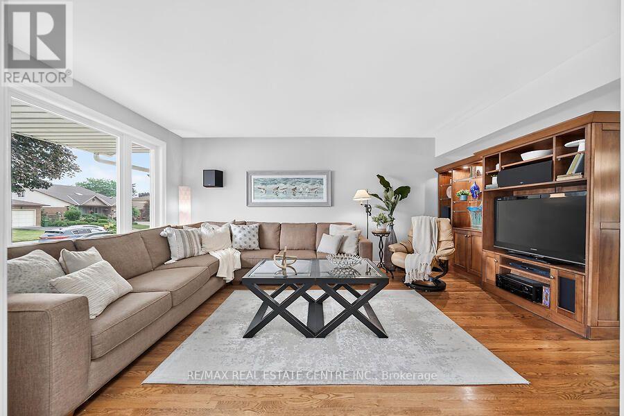 30 CARRIAGEGATE DRIVE - 5