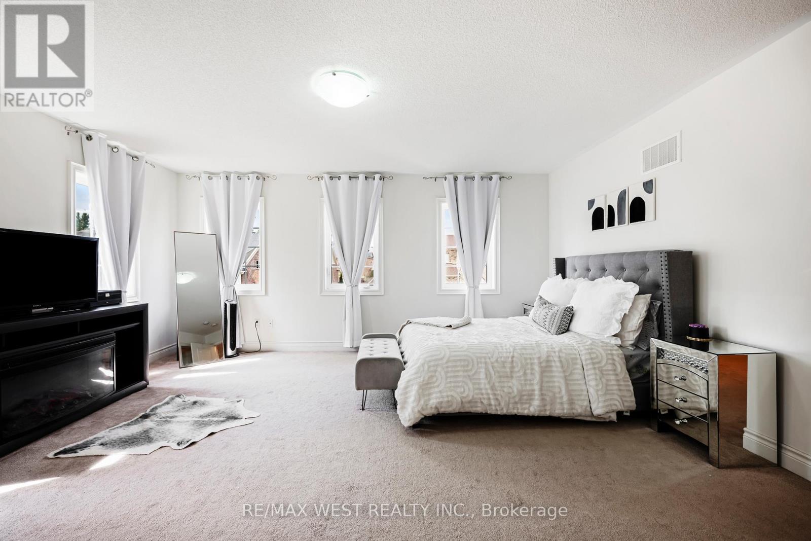 10 STONEGATE AVENUE - 11