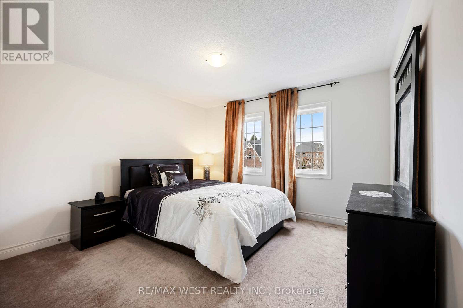 10 STONEGATE AVENUE - 13