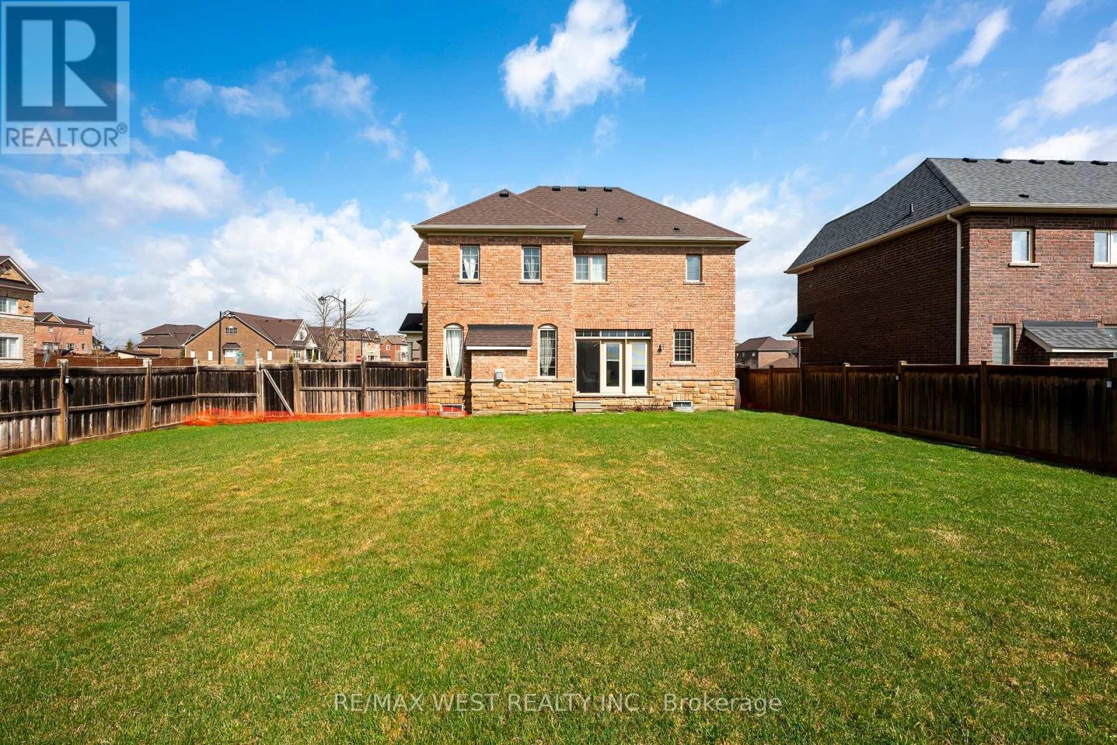 10 STONEGATE AVENUE - 15
